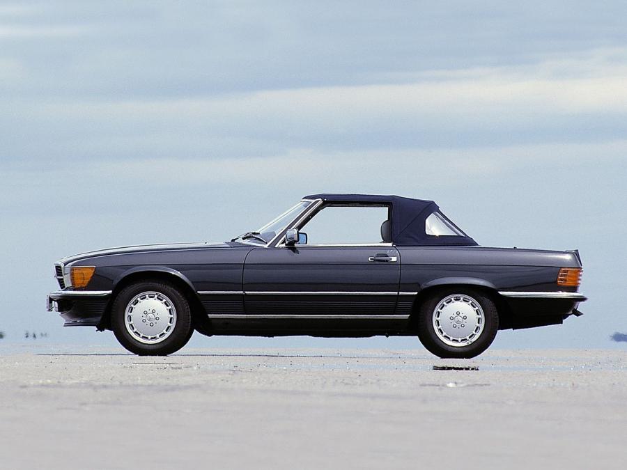  Mercedes-Benz 500 SL 1980 года  (фото 18 из 25)